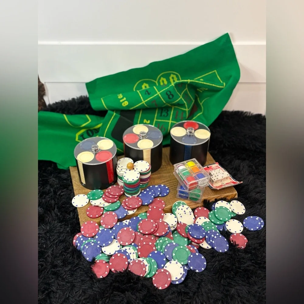 Casino Poker Chip Set with Dice Roulette & Blackjack Mat 2 Chip Styles Game
